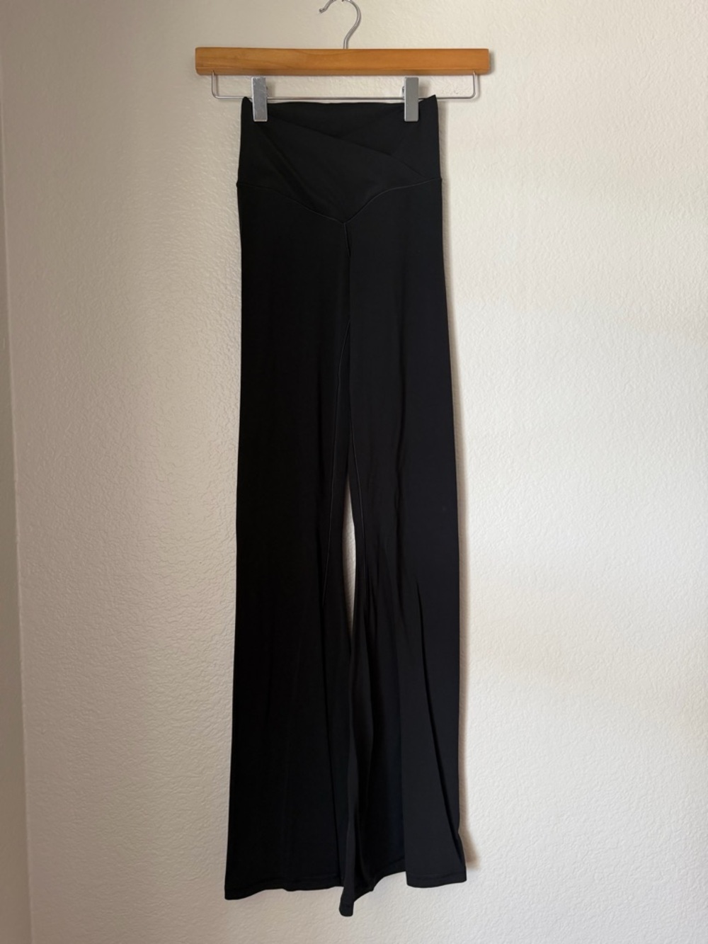 Offline By Aerie Real Me High Waisted Crossover Flare Leggings in Black, Small - Picture 2 of 9